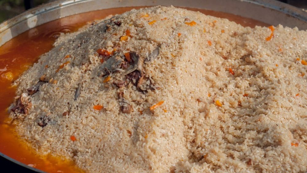 Un chef italian care cândva îi gătea lui Putin și delegațiilor străine acum face de mâncare pentru „amărâți”, călătorind în zonele de front din teritoriile ocupate în Ucraina