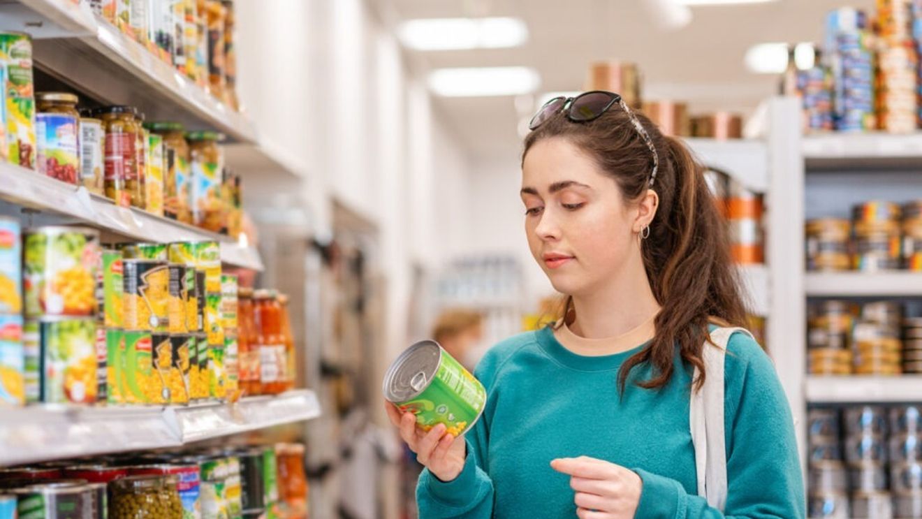 Produsele la conservă: cât de bune sunt și cum le alegem / Dana Pop, specialist în biotehnologii alimentare: „Orice defect vizibil al unei conserve de pește impune distrugerea ei, chiar dacă este în perioada de valabilitate”