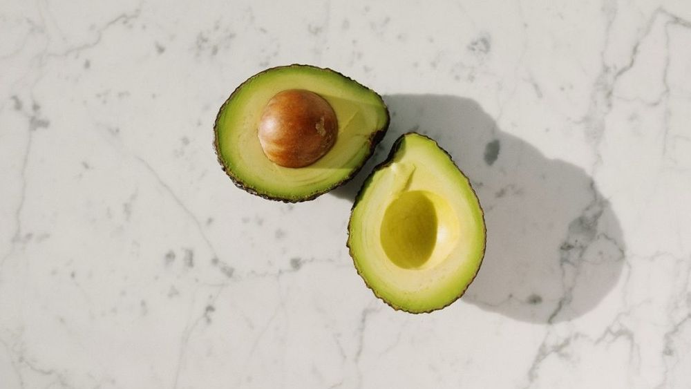 Fructul care i-a zăpăcit pe români: importul de avocado a depășit 1.000.000 de euro anual; acum zece ani, era sub 8.000 de euro!
