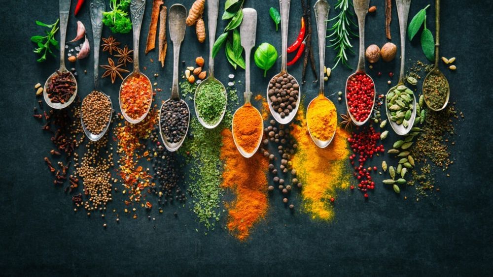 Cum să faci amestecuri de condimente ca un profesionist / Cinci sfaturi care te vot ajuta să obții gusturi unice la preparatele tale