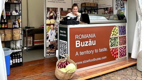 A început Terra Madre Salone del Gusto 2026, unul dintre cele mai importante evenimente internaționale dedicate alimentației sustenabile și produselor locale / România, reprezentată de Slow Food Buzău