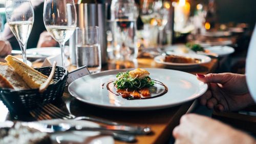 10 restaurante din București unde să ieși de Valentine’s Day / Surprinde-ți partenerul cu o cină romantică