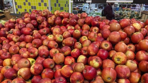 Protecţia Consumatorilor: Amenzi de 4 milioane lei aplicate în sectorul fructelor și legumelor, în prima jumătate a lunii aprilie / Din 1.010 operatori economici controlați, doar 32 au fost în regulă