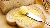 Unt sau margarină în prăjituri sau aluaturi? Un specialist în alimentație explică diferența care poate schimba complet rezultatul
