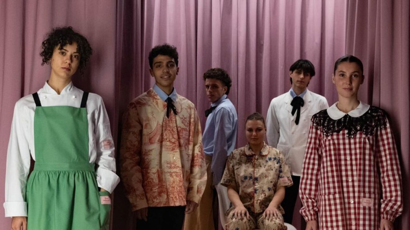 Ce faci când te pasionează și moda, și gastronomia? Deschizi un restaurant dar creezi în paralel și echipamente HoReCa personalizate