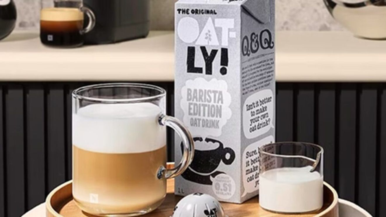 Oatly și Nespresso colaborează pentru a lansa capsule de cafea cu lapte de ovăz, ediție limitată / Capsulele sunt create special pentru aparatele de cafea Nespresso Vertuo