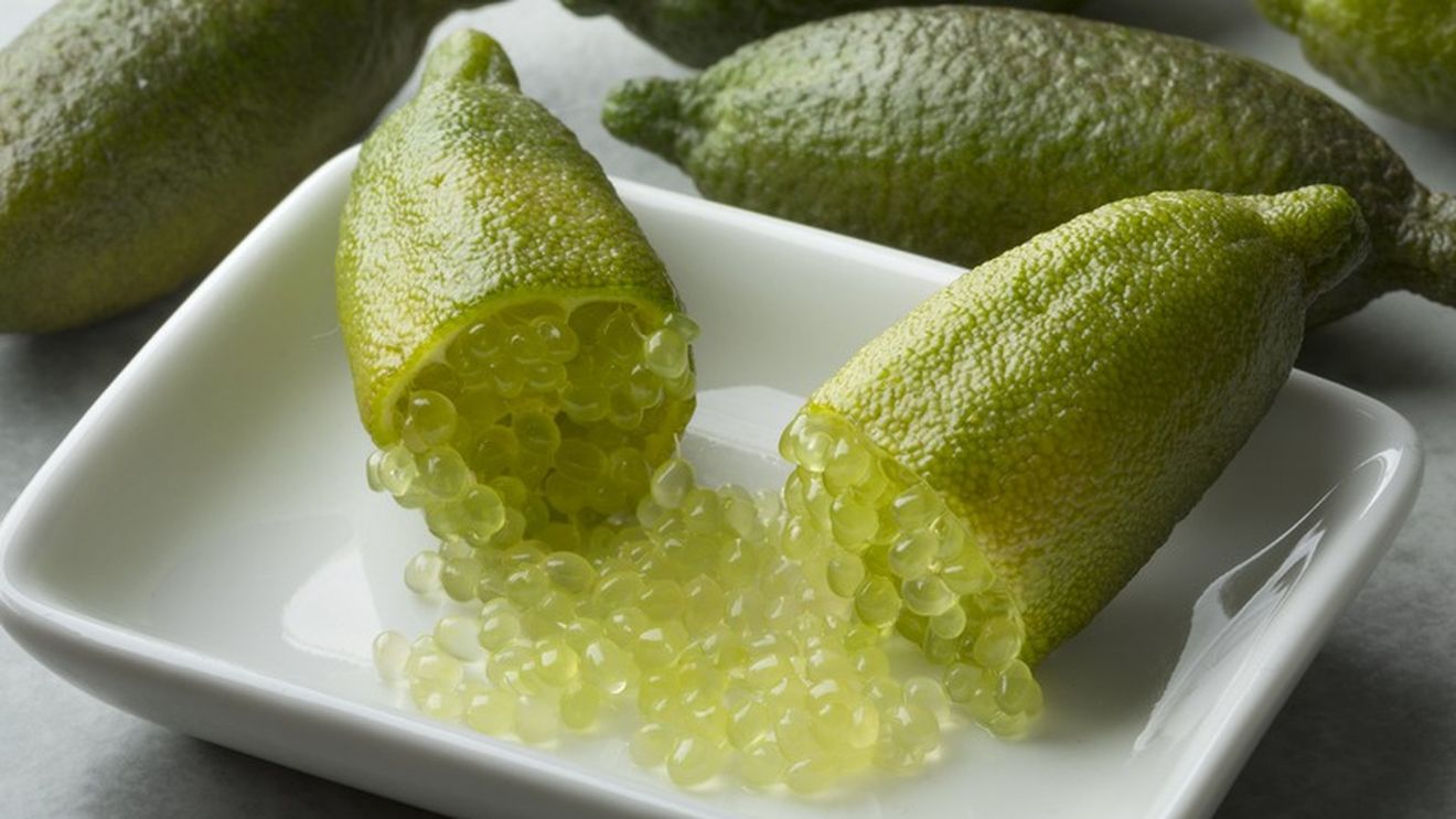 Ce este și cum se consumă „finger lime”: Este cunoscut drept „caviarul verde” și poate fi inclus în mai multe rețete  / Conține fier, potasiu, vitaminele A, C și E