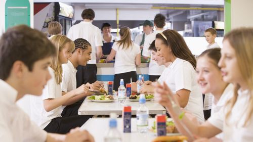 Marea Britanie scoate zahărul și prăjelile din meniul școlilor: reformă majoră pentru combaterea obezității infantile