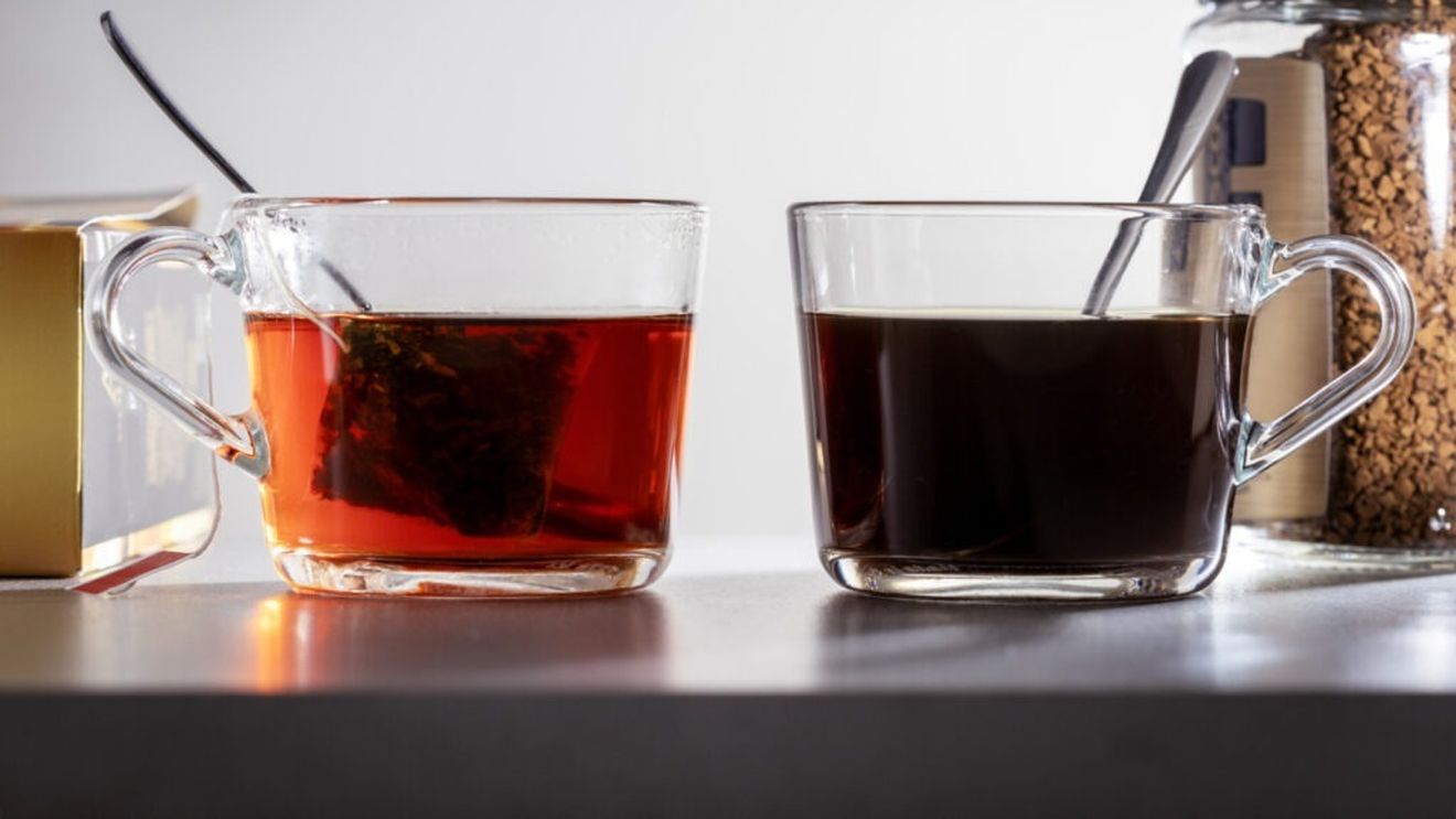 Unii ruşi evită cafeaua, considerată produs occidental, în favoarea ceaiului tradiţional / Popularitatea tot mai mare a ceainăriilor reprezintă „o întoarcere spre propriile tradiţii culturale”