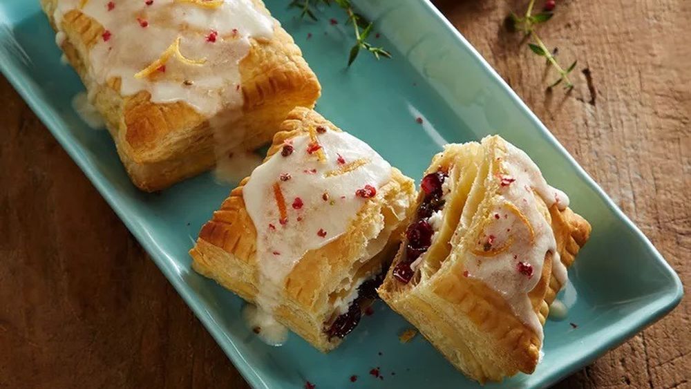 Ceva dulce | Tartă cu brânză, merișoare și grapefruit / Toppingul de cimbru și aroma de piper roz face acest desert unic