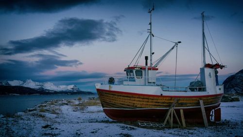 Un vas de pescuit din Norvegia a prins cel mai mare pește din istorie: un submarin american, care s-a încurcat în plasele bărcii/ Din fericire, nimeni nu a fost rănit, iar incidentul a fost rapid soluționat