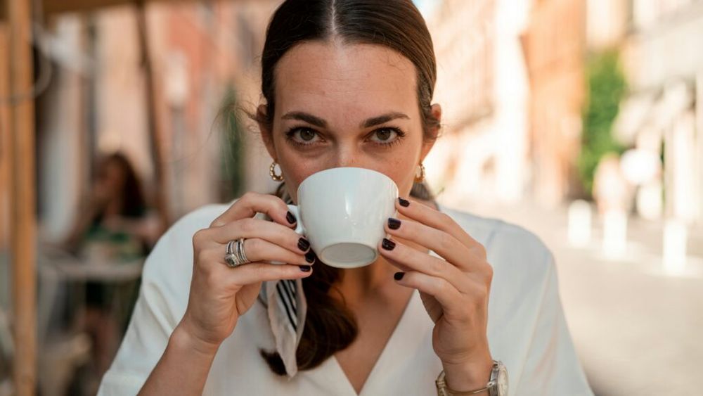 Bei cafea zilnic? Un studiu a descoperit schimbări neașteptate în grăsimea corporală și masa musculară
