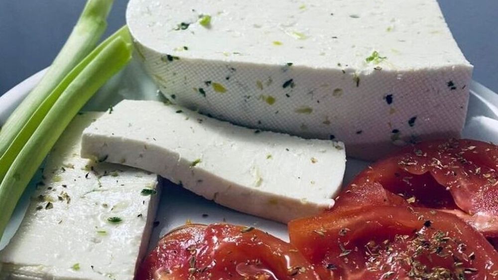 Economedia: Ferma de oi din Galați unde se face urdă și caș după rețete de acum 300 de ani, inclusiv pentru export / A renunțat la colaborarea cu supermarketurile din cauza prețurilor mici oferite