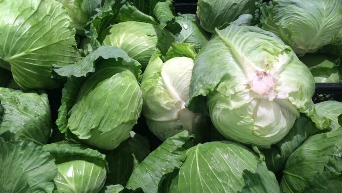 Satu Mare: Ţigări de peste 1,3 milioane lei, descoperite ascunse într-un camion încărcat cu varză