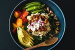 Quinoa, ou, fasole și broccoli / Micul dejun antiinflamator care aduce 21 g de proteine într-o singură porție