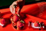 100 de dolari cutia. Un brand de căpșuni de lux a deschis un magazin în New York / Fiecare fruct este ales de un „somelier de fructe”