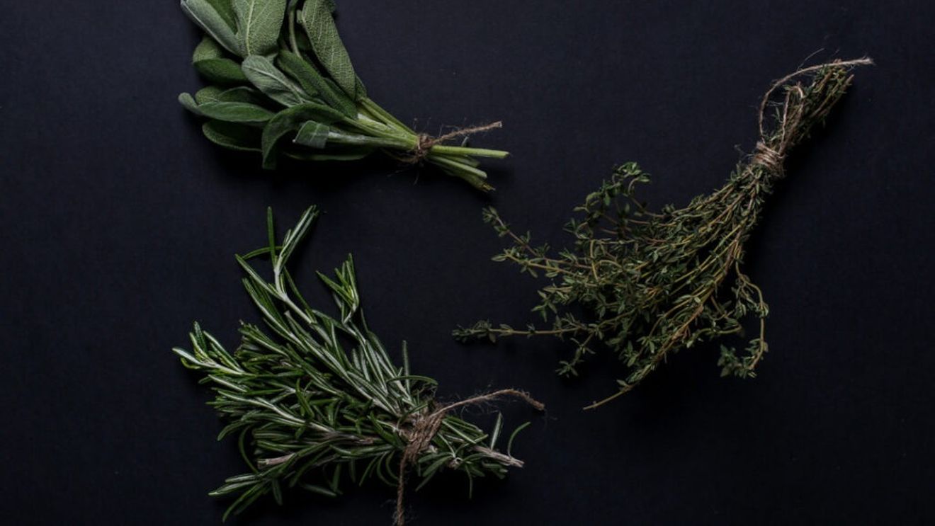 Zece condimente și plante aromatice care sunt bune și pentru pierderea în greutate/Scorțișoara, chimenul sau turmericul sun printre cele mai bune