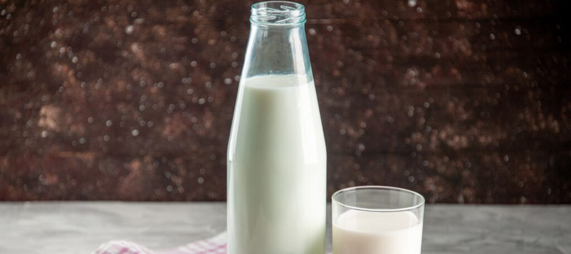 Situația industriei și a consumului de lapte în România/ 82% dintre români îl includ zilnic în alimentație, 60% dintre lactate vin din import