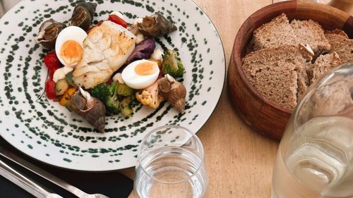 Cele mai sănătoase moduri de a consuma ouăle / Chiar dacă ouăle sunt sănătoase, unele metode de preparare pot fi dăunătoare, spun specialiștii