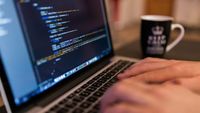 Organizaţia fondată de Mark Zuckerberg a lansat un atlas al proteinelor bazat pe inteligenţă artificială. Cercetătorii speră la tratamente dezvoltate mai rapid pentru cancer şi boli autoimune