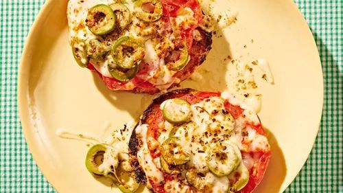 Brioșă englezească cu roșii, brânză și măsline/Mai ușor de făcut decât pizza și cel puțin la fel de gustoasă