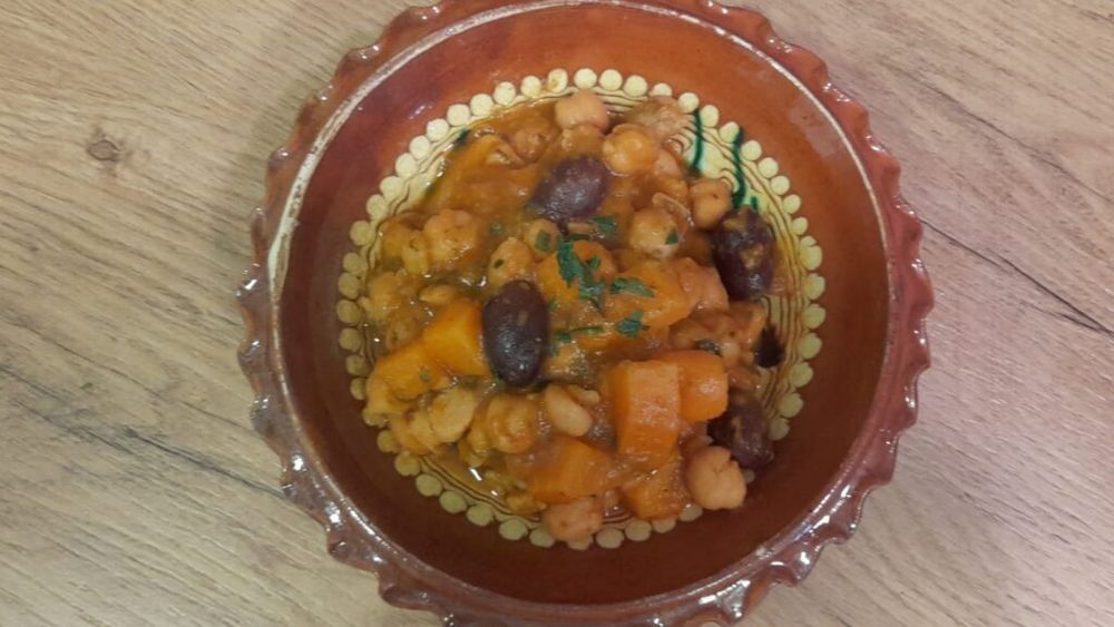 Rețetele Juanitei: Năut a la jardinera, un preparat veggie cu iz mediteranean/ Se poate lua și la pachet pentru un prânz la birou