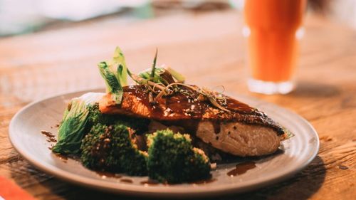 Doi nutrienți pot ajuta la întârzierea menopauzei /Cercetătorii au descoperit că portocalele, broccoli și stridiile conțin acești nutrienți și pot reduce riscul de menopauză precoce