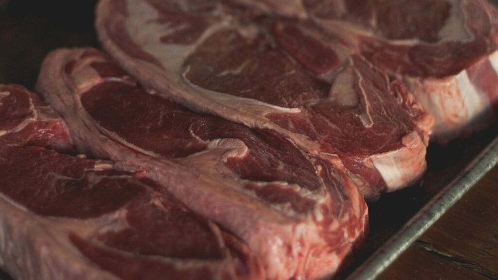 Carnea de porc s-a ieftinit în Uniunea Europeană față de anul trecut/În România, prețul mediu la ieșirea din abator, sub 3 euro/kg