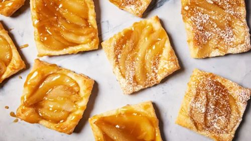 Ceva Dulce | Mini tarte cu pere din numai cinci ingrediente / Un desert gata în mai puțin de o oră