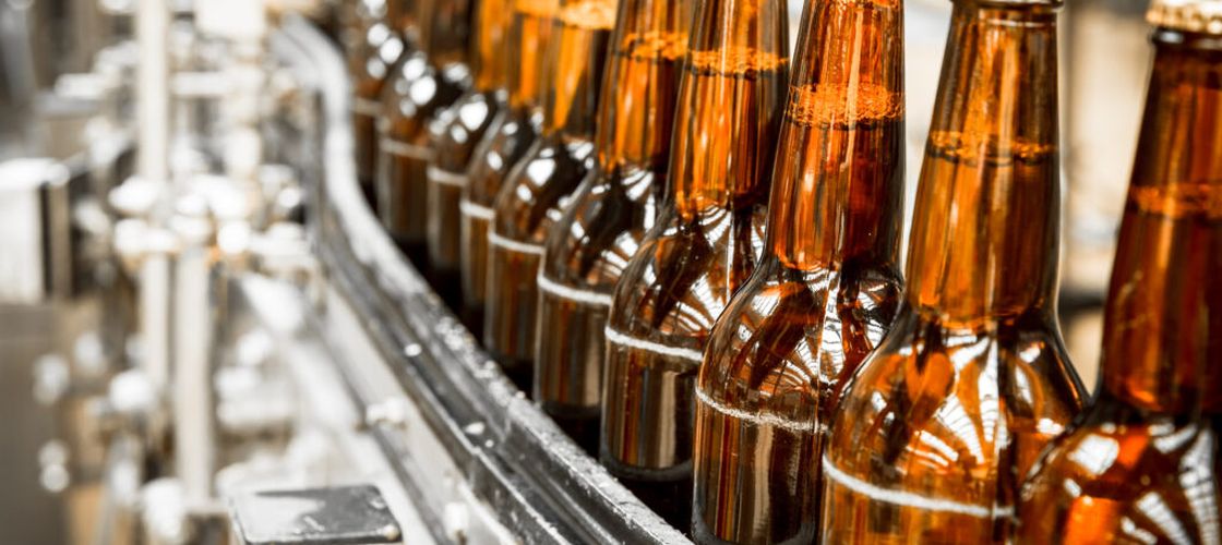 Producția de bere din România a scăzut cu 9% în 2026. Industria avertizează asupra declinului consumului: „Este nevoie de măsuri pe termen lung”