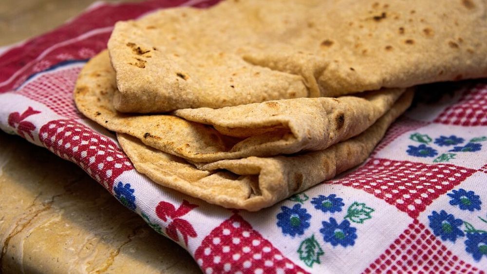 Cea mai rapidă pâine plată. Piadina romagnola, nu trebuie dospită, se face rapid și ușor. Pliată, umplută, rulată, tăiată bucățele sau întreagă precum turtele bunicii