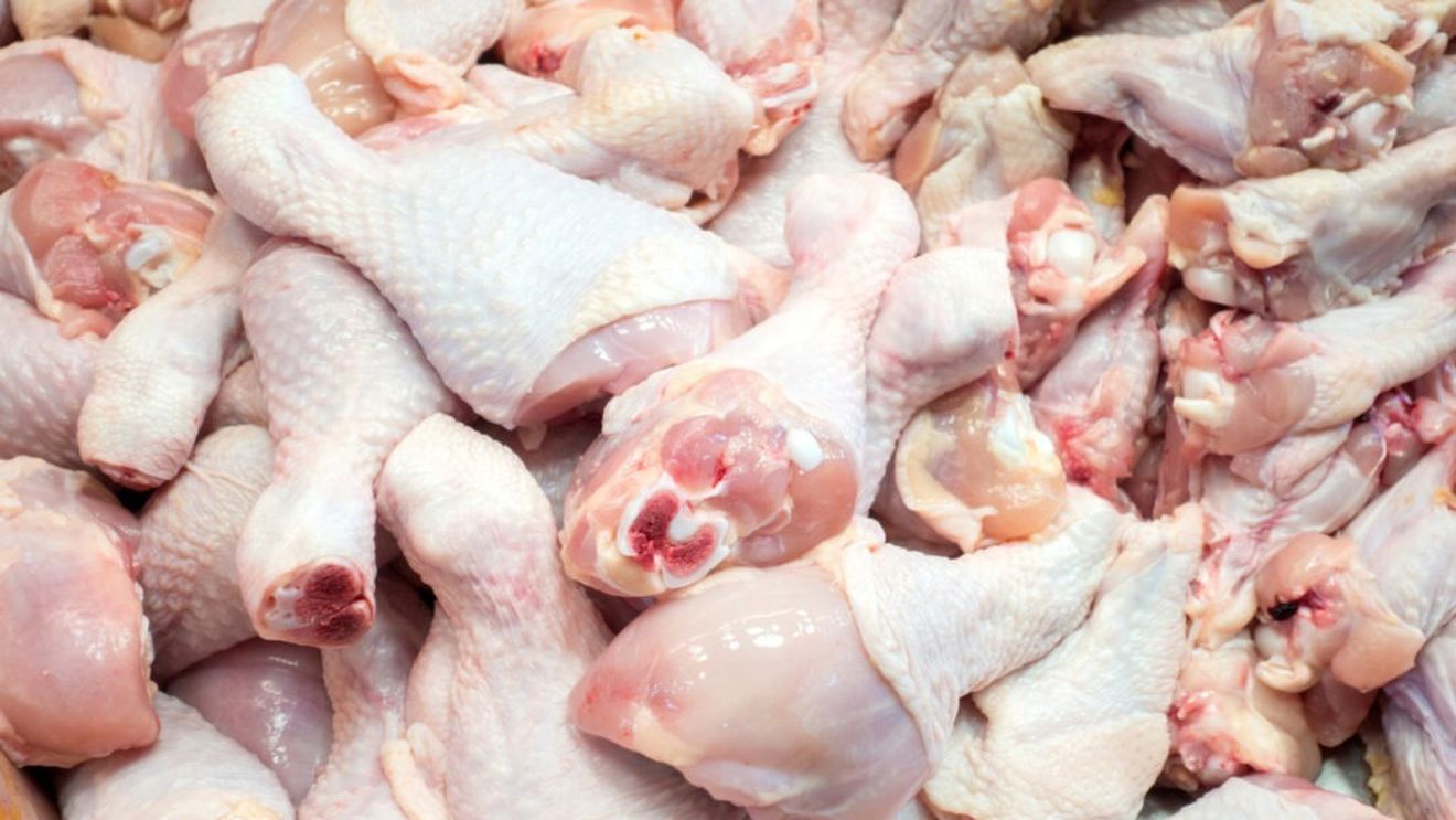 Ministrul Agriculturii cere listarea producătorilor români de carne de pasăre în marile lanțuri de retail / „Nu procesăm în România carne venită din afară și spunem că e locală”