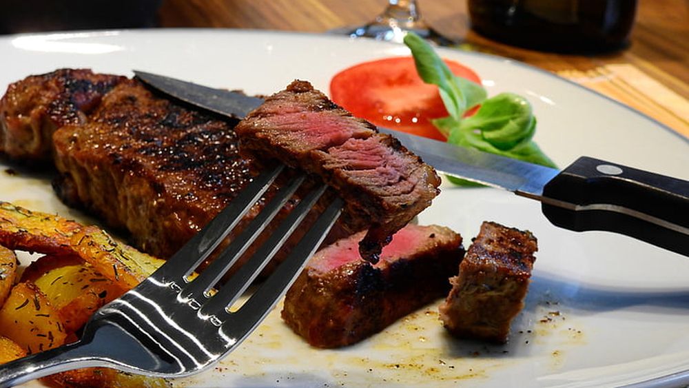 Friptură de vită suculentă la friteuza cu aer cald / Rețeta rapidă pentru o cină ca la restaurant