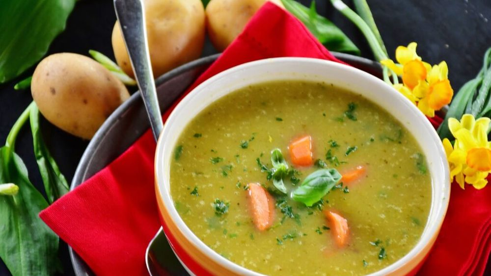 Ciorba cu spanac – după ce o prepari, va intra pe lista scurtă a rețetelor preferate