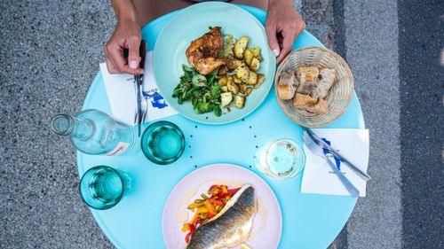 Cum să faci față dificultăților alimentare după un accident vascular cerebral / Dieteticienii vă sfătuiesc să mâncați ponderat, alimente sănătoase și recomandă dieta mediteraneeană, pentru a reduce riscul de viitoare AVC-uri