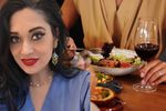Diabetul nu ia vacanță, dar nici plăcerea de a mânca. Dr. Sorina Ispas explică, pas cu pas, ce trebuie să alegem din meniul de la restaurant, ca să nu crească glicemia