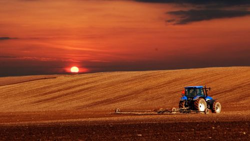 Generatia noua de fermieri are nevoie de o generatie noua de tractoare