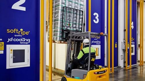 O soluție revoluționară în procesul de coacere a fructelor, gândită să elimine risipa. Tehnologia Softripe combină inteligența artificială cu atmosfera controlată. Fructele ajung la destinație mai crude și se coc indoor