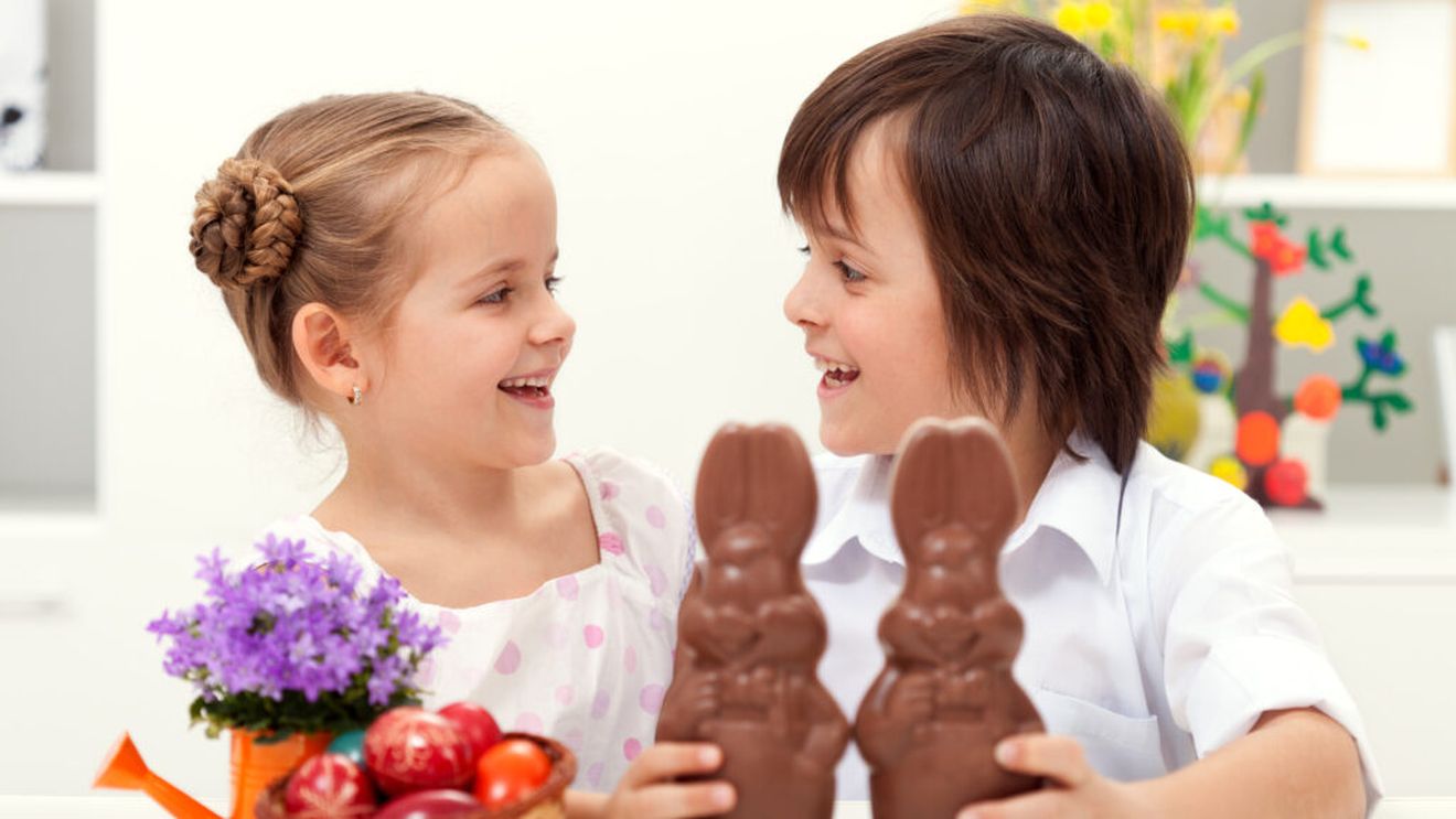 Opțiuni sănătoase pentru vânătoarea de ouă de Paște / Cum transformi jocul preferat al copiilor într-o experiență echilibrată (fără să pierzi magia)