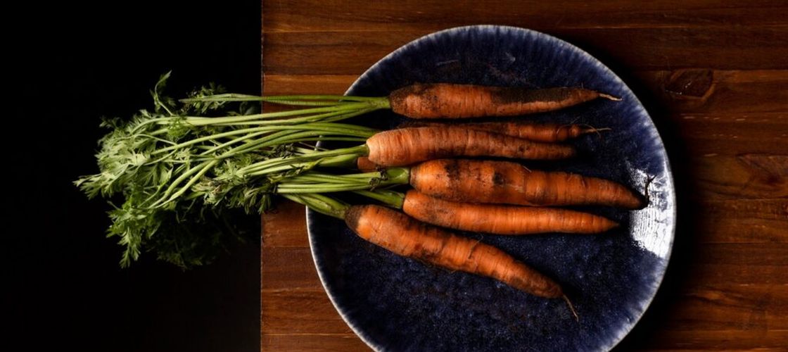 Morcovii cu pete negre: mai pot fi mâncați? Specialiștii spun că răspunsul depinde de cât de vechi sunt petele și de gust