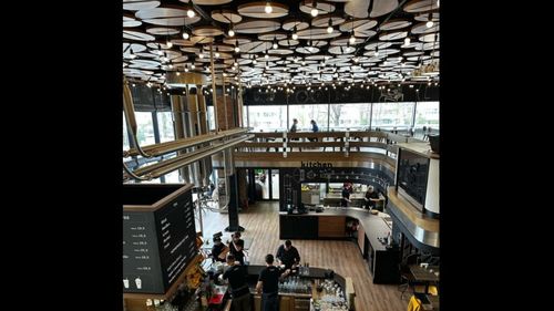 Manufaktura se extinde: Cafenelele vor include și gelaterii / Prima a fost deschisă într-un mall din București / „Înghețata pe care o avem noi este înghețată de specialitate, este un nou concept pentru România”