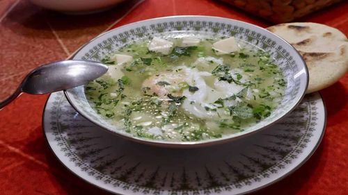 Istoria gusturilor la români (Ep. 8) | Câteva rețete regale celebre: Supă Xavier și jumări de ouă a la Reine Marie