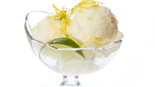 Un ingredient găsit în înghețată sau produsele „fără zahăr” poate crește riscul de accident vascular cerebral / Eritritolul este un tip de carbohidrat numit alcool de zahăr