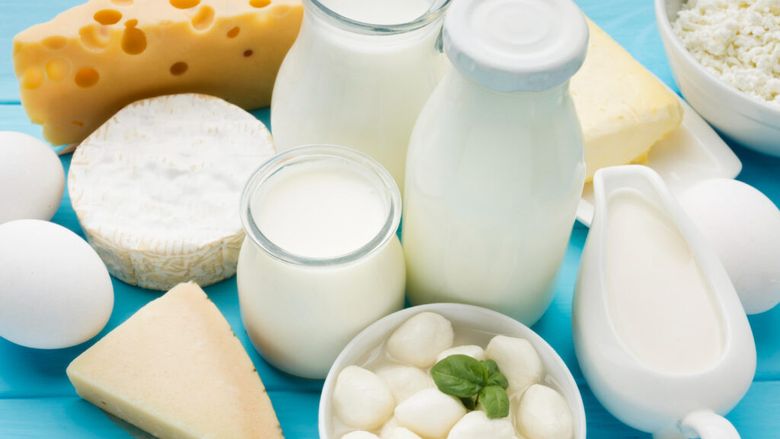 România produce 4,4 milioane de tone de lapte pe an, dar doar o treime ajunge în procesare / Studiu: importurile de lactate au depășit un miliard de euro