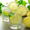 Ce se întâmplă în corp dacă bei apă cu lămâie în fiecare zi / 8 beneficii susținute de nutriționiști