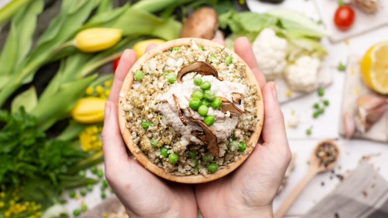 Dietele „plant-based”, băuturile vegetale sau eliminarea glutenului îi îngrijorează pe pediatri/ Recomandările de pe TikTok pot crea tulburări de comportament alimentar