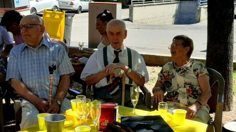 La 100 de ani, un italian spune că mersul pe jos, vinul și dansul îl ajută să rămână în formă