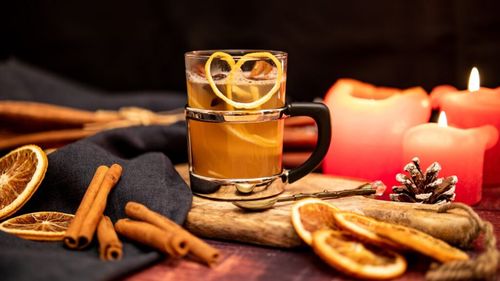 Vin alb fiert? Perfect pentru a fi savurat de Crăciun/Noua ofertă de la M&S necesită condimente minime și multă companie pentru a aduce spiritul festiv