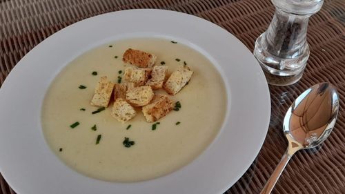 Rețetele Juanitei. Vichyssoise, cea mai rafinată supă cremă. Am ”furat” rețeta lui Martin Berasategui