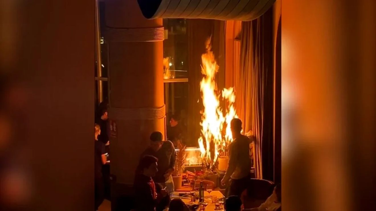 Incendiu într-un restaurant de lux din Madrid / Totul a pornit de la artificii folosite în interior / Localul a fost evacuat în toiul nopții